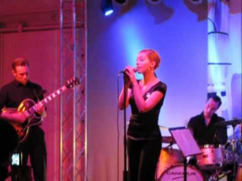 Kitty Hoff - Sehr weit oben (und Forêt-Noire) -live-