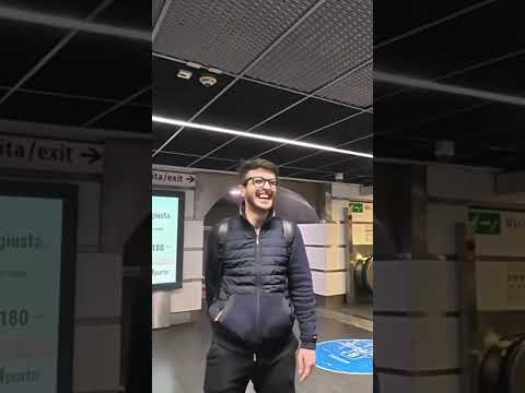 Borseggiatrice derubata in metro ci chiede di aiutarla