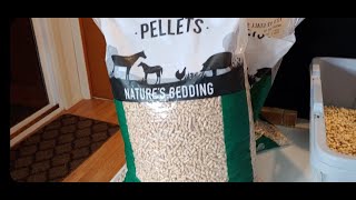 How to switch from cat clay litter to pine pellets.