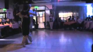 La 10 Milonga 01 exhibicion Oscar Casas y Ana Miguel