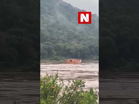 Casa é levada pela força do Rio Taquari durante enchente na Serra Gaúcha