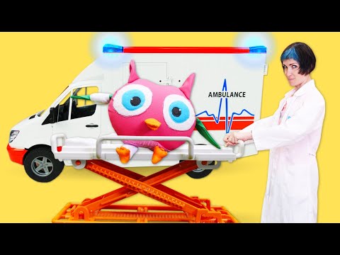Gufetto Hophop giocattolo va in ospedale. Giochi del dottore per bambini in italiano