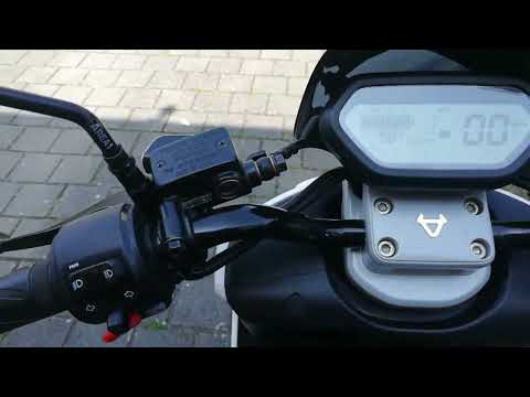 NIU N1S Elektroroller mit Tastenkombination schneller machen