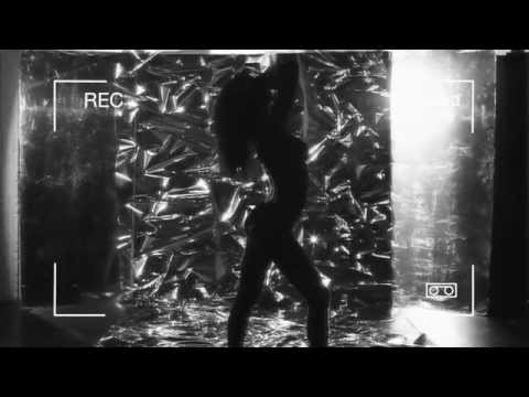 Ирина Шейк танцует стриптиз для календаря the LOVE 2014