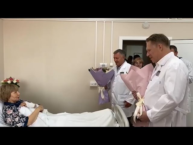 Министр здравоохранения России и губернатор Приангарья навестили медработников, пострадавших при нападении пациента