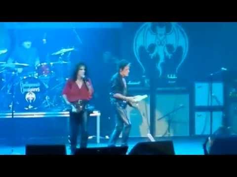 Hollywood Vampires - Joe Perry Smashes a Guitar "My Generation" - July 8 2016