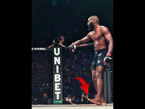 What’s up with this guy’s leg? #ufc