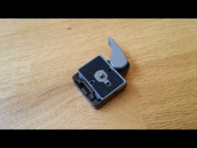 Vídeo relacionado con JeoPoom Placa de Liberación Rápida para Cámara, Adaptador de Placa de Liberación Rápida con Tornillo de 1/4", Plató Rápido Sistema para Trípode/DSLR (Negro)