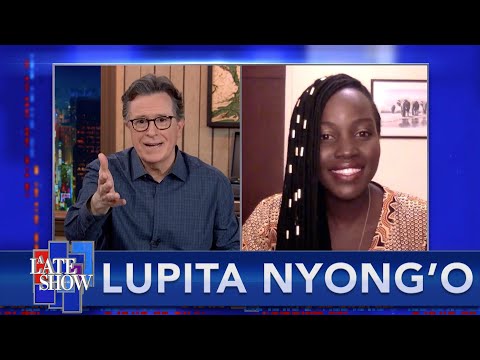 露皮塔-尼永奧為 "羅密歐-朱麗葉 "廣播劇練習接吻過Zoom (Lupita Nyong'o Practiced Kissing Over Zoom For The "Romeo Y Julieta" Radio Play)