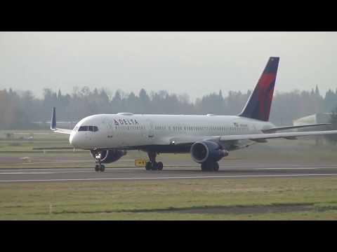 Delta Air Lines Boeing 757-200 takeoff from Portland Airport (PDX)
