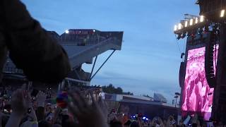 Don&#39;t Look Back In Anger - Ariana Grande &amp; Chris Martin- One Love Manchester Benefit Concert