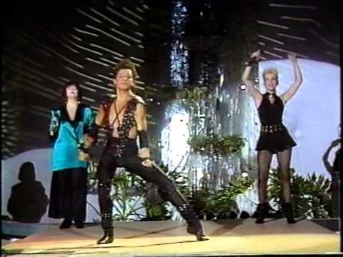 Silvia Dumitrescu, Monica Anghel, Geanina Olaru - The Question of U (Live Mamaia'92)