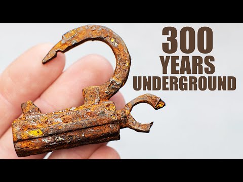 Very Old Rusty Padlock Restoration. Lock of the 17th-18th century