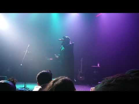 Mert Şenel - Aşk Oyunu | Canlı Performans | İlk sen dinle