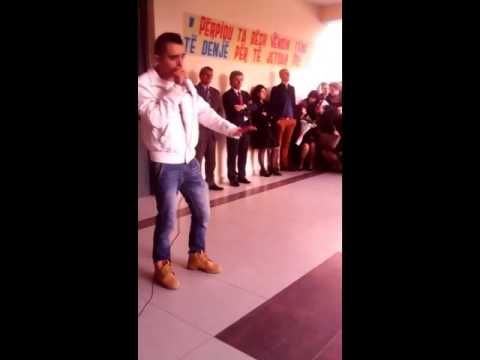 ILIR DE KAOS ... Performanca e kenges ENGJELL MBROJTES ne Gjimnazin ALEKS BUDA