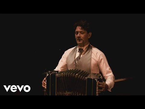 Video thumbnail for Arráncame la Vida (En Vivo)
