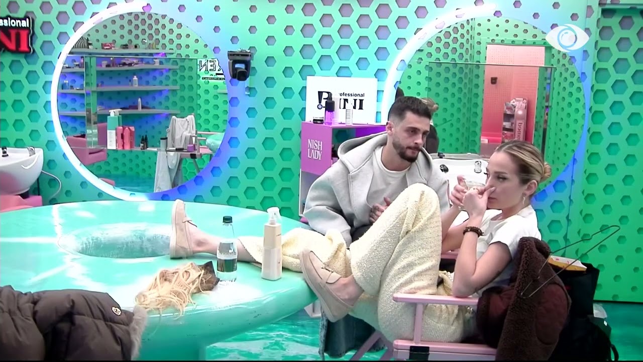 Ai ka familje jashtë dhe këtu ka xhelozi për një vajzë 23-vjeçare/ Gimbo-Selinit: Është tradhëtar