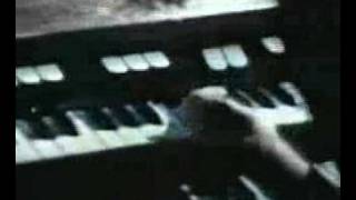 Keith Emerson stabs knives in his Hammond-1971