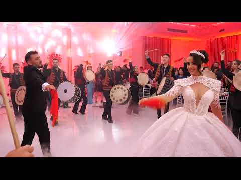 Hyrja e ciftit , Super Atmosfer ne Dasem