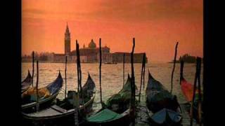 Musik-Video-Miniaturansicht zu Que c'est triste Venise Songtext von Simone de Oliveira