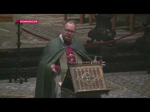 Domkapitular Markus Bosbach in der Vesper am 31. Sonntag im Jahreskreis