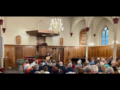 Xavier Díaz-Latorre plays chitarrone and baroque guitar in Baarn (NL)