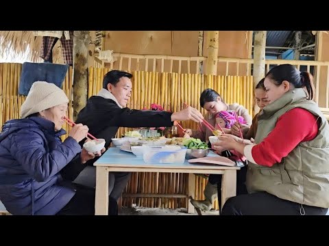 SON's surprise visit to Dr. BAO's family made everyone very happy.