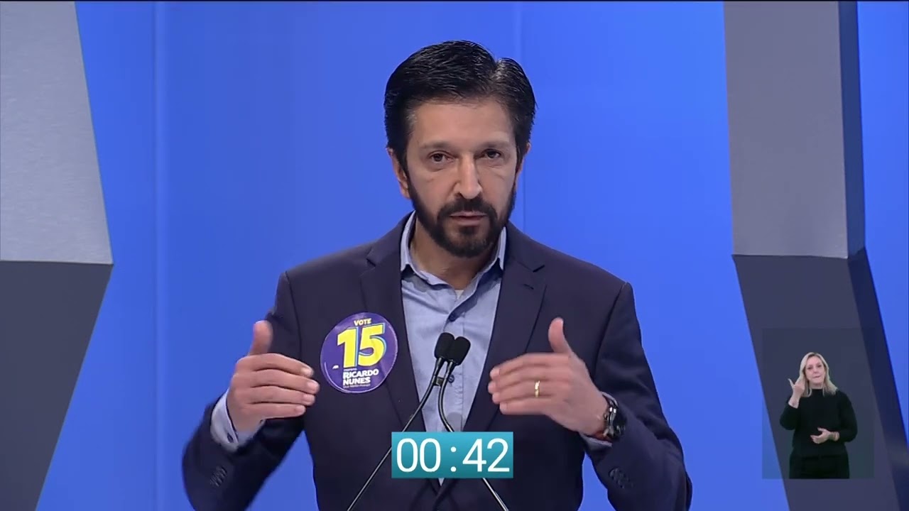 “O que eu defendo é que se separe e se diferencie usuário de traficante", diz Boulos (PSOL)