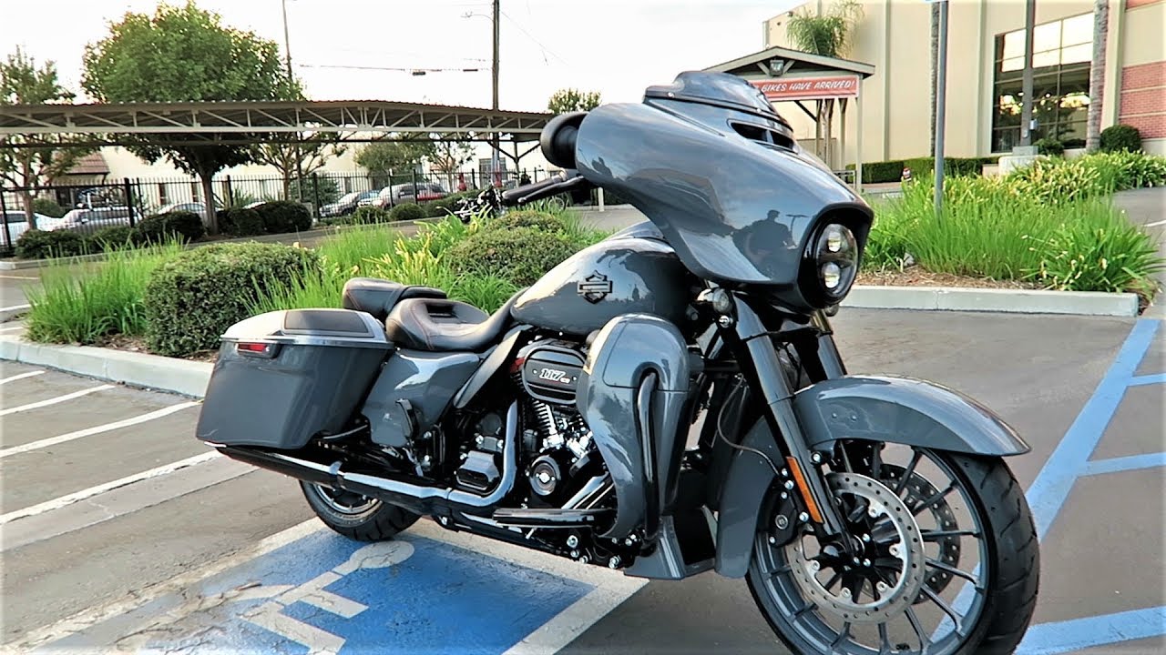 2018 CVO Street Glide (FLHXSE) Harley-Davidson│First Ride and Detailed Review
