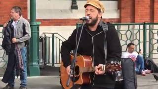 The Beatles, While my guitar gently weeps (Rob Falsini cover) - Busking in the streets of London, UK