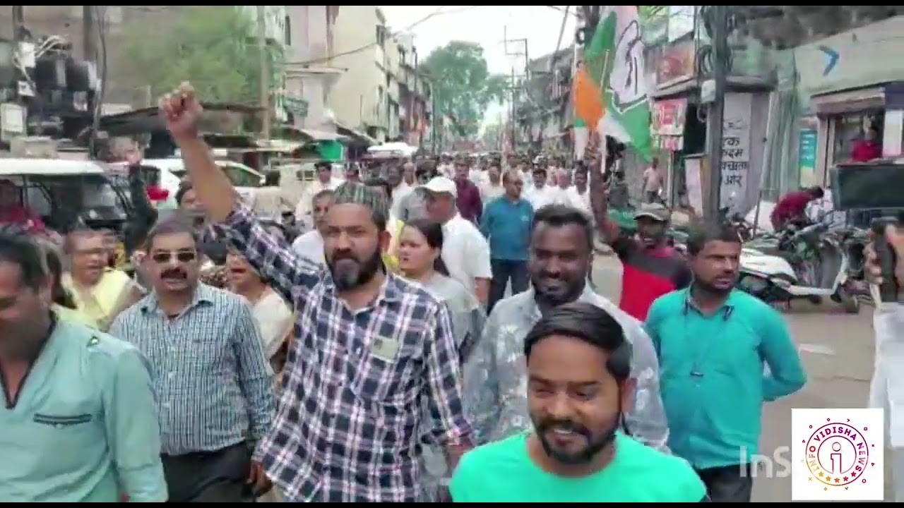 JABALPUR NEWS  - जबलपुर में जबरदस्त हंगामा, पथराव और तोड़फोड़ ,बजरंगदल और कांग्रेस आमने सामने ।