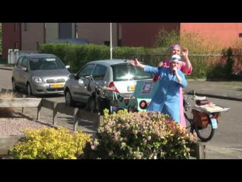 De Zingende Badmutsen houden de moed erin