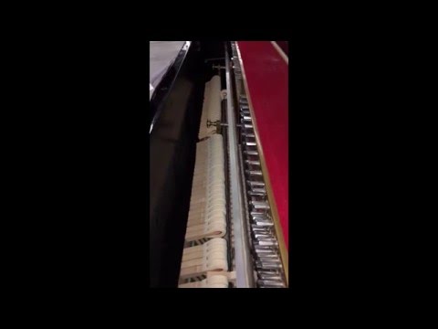 Adele - Someone like you. Piano @ Utrecht Centraal Station, maart 2016.