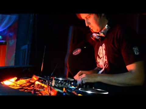 DJ KOLOS VideoBlog - blue scratch in promzona