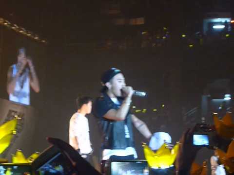 [13102012 BB Alive Jakarta] GD singing to crayon and 1OAK