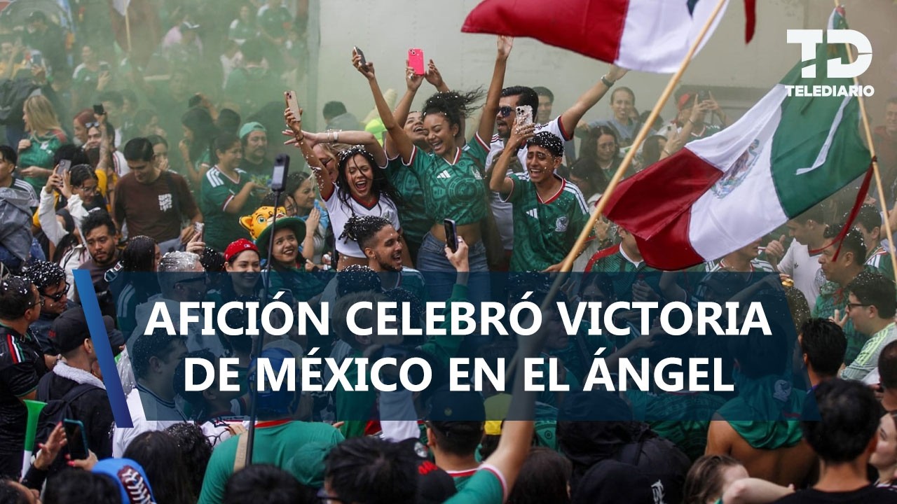 Afición celebra triunfo de México sobre Sudáfrica en el Ángel de la Independencia