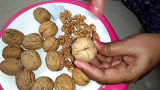 Easy way to open walnut shell.(walnut method)|How to open walnut shell