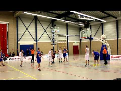 Rotterdam Basketbal heren 2 doet het spannend