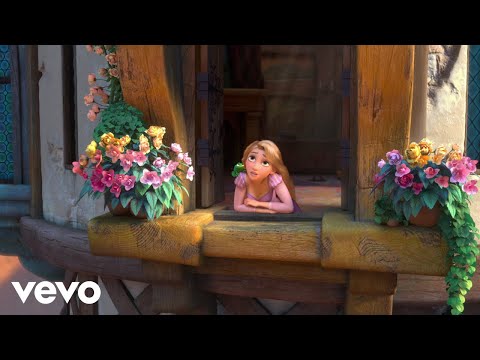 Laura Chiatti - Aspettando una nuova vita (Di "Rapunzel: L'intreccio della torre"/Official Video)