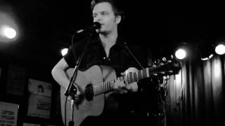 Tallest Man On Earth - &quot;Shallow Grave&quot; (Live in St. Paul 4/2/09)