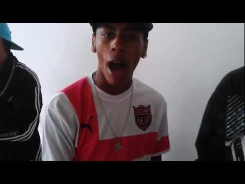 MC LARISSON E MC ALLAN - MEDLEY NA PRAÇA DO SMB CHAPA QUENTE - ♪ 2013