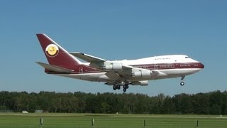 preview picture of video 'Qatar Amiri Flight Boeing 747SP VP-BAT landing in hamburg fuhlsbuettel Full HD'
