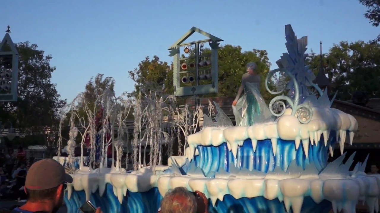 FULL Disney Frozen Parade Float!  All Frozen. Only Frozen. One Parade Route.