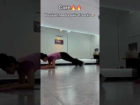 Bentuk tubuh ideal sambil melatih kekuatan inti, yuk coba gerakan yoga ini! 💪🧘‍♀️