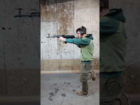 Melyik fegyvertől repültem volna ?