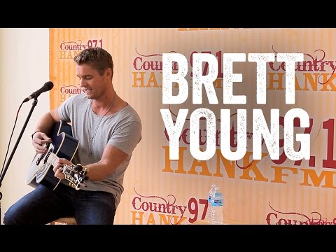 Brett Young - You Ain't Here to Kiss Me [Live Performance]