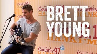 Brett Young - You Ain't Here to Kiss Me [Live Performance]