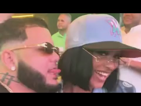 INTENTA BESAR A LA PERVERSA EN LA DISCOTECA Y ELLA LE VOLTEA LA CARA FRENTE A TODOS