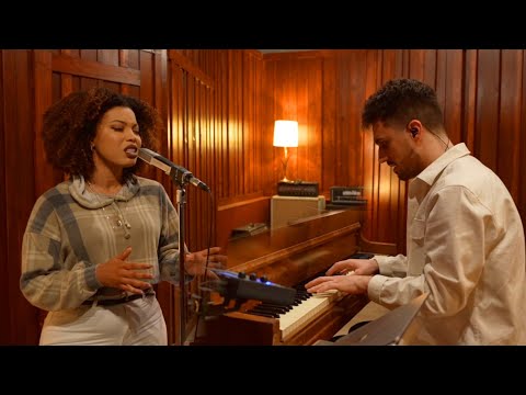 Anomalie - Untouchable feat. India Carney (Live Performance)