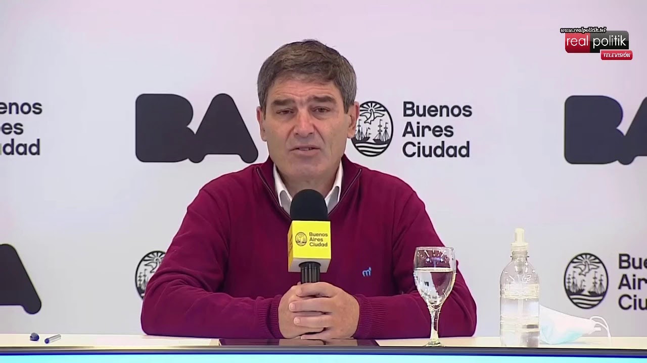 Fernán Quirós: "El jueves sale un vuelo a Moscú para traer más vacunas"